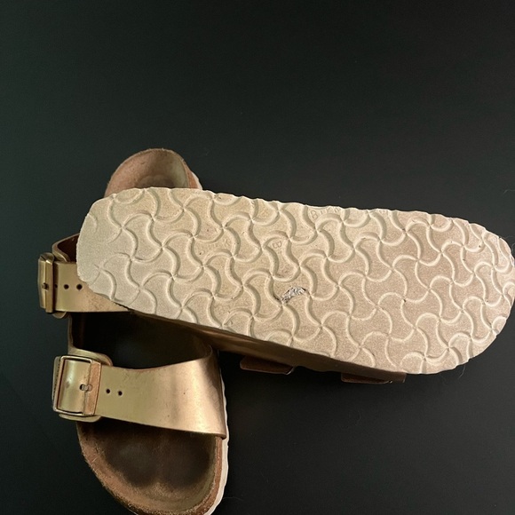 Birkenstock gold Arizona sandals women’s 40 - Picture 2 of 4